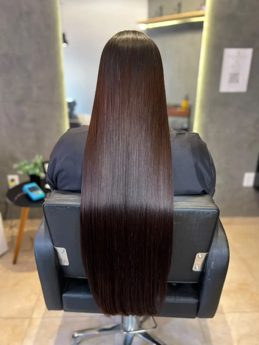 Resultado da progressiva em Sorocaba - cabelo longo liso e brilhante com efeito espelhado